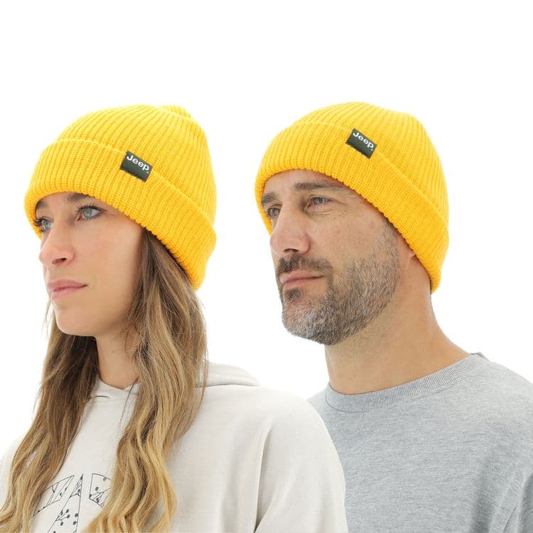 gorro de punto amarillo
